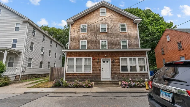$1,750 | 16 Brinley Street, Unit 4, Newport, RI 02840
