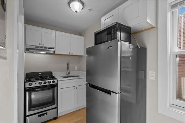 $1,750 | 16 Brinley Street, Unit 4, Newport, RI 02840