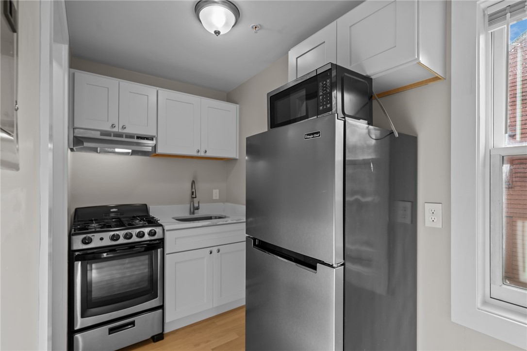 16 Brinley Street, Unit 4 Newport, RI 02840 - Photo 10 of 17