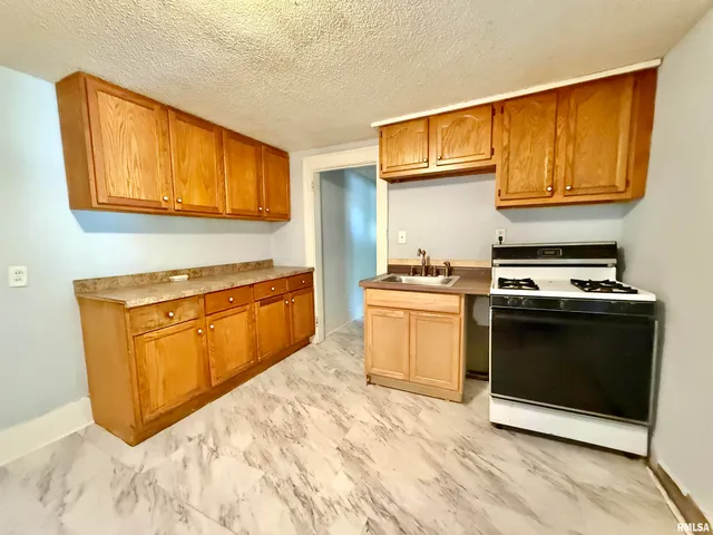 $159,000 | 1200 25th Street, Rock Island, IL 61201