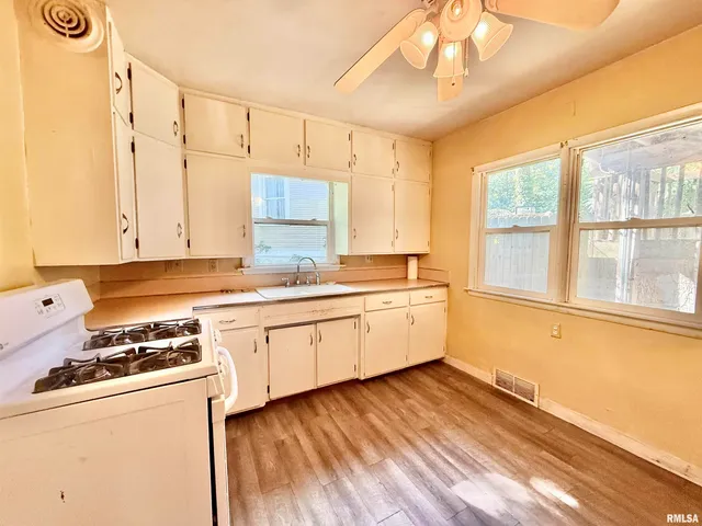 $159,000 | 1200 25th Street, Rock Island, IL 61201