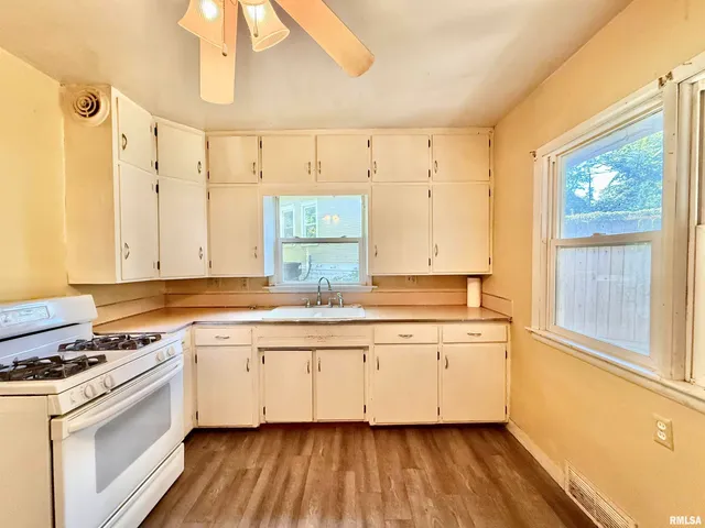 $159,000 | 1200 25th Street, Rock Island, IL 61201