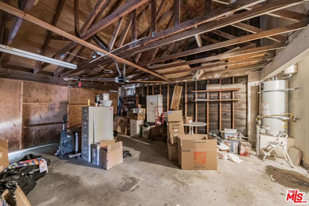 19127 Index Street, Unit 3 Porter Ranch, CA 91326 - Photo 16 of 18 a view of a room with gym equipment