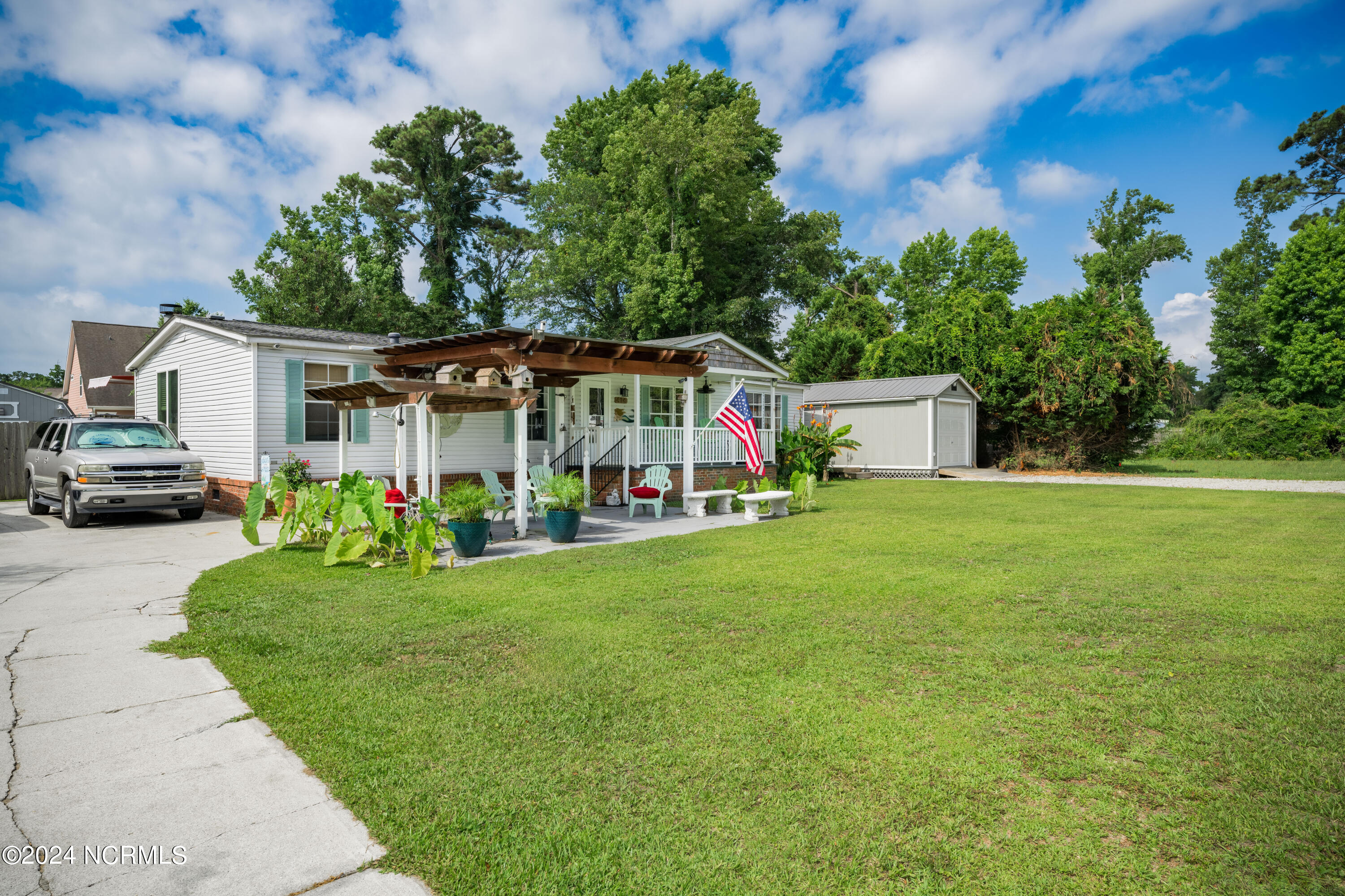414 East Seaview Road Wilmington, NC 28409 - Photo 2 of 34 1004