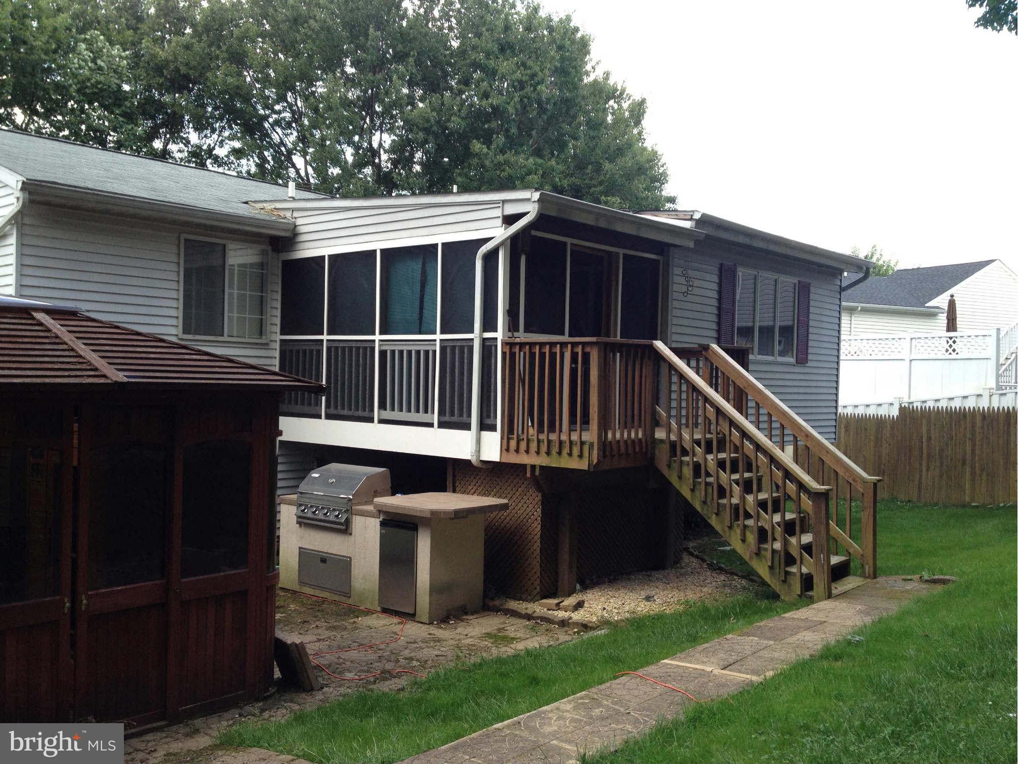 618 Fuselage Avenue Baltimore, MD 21221 - Photo 12 of 13 Exterior (Rear)