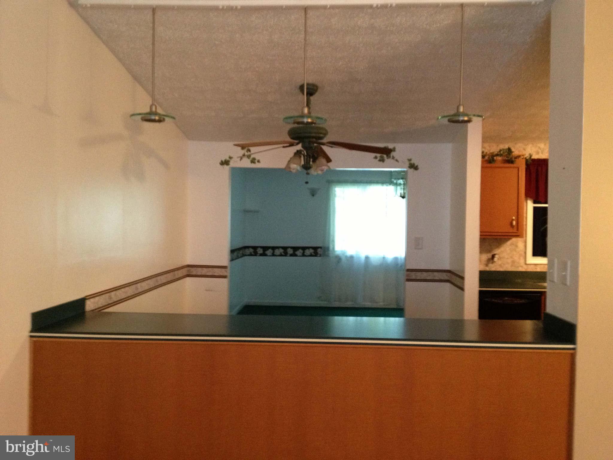 618 Fuselage Avenue Baltimore, MD 21221 - Photo 3 of 13 Interior (General)