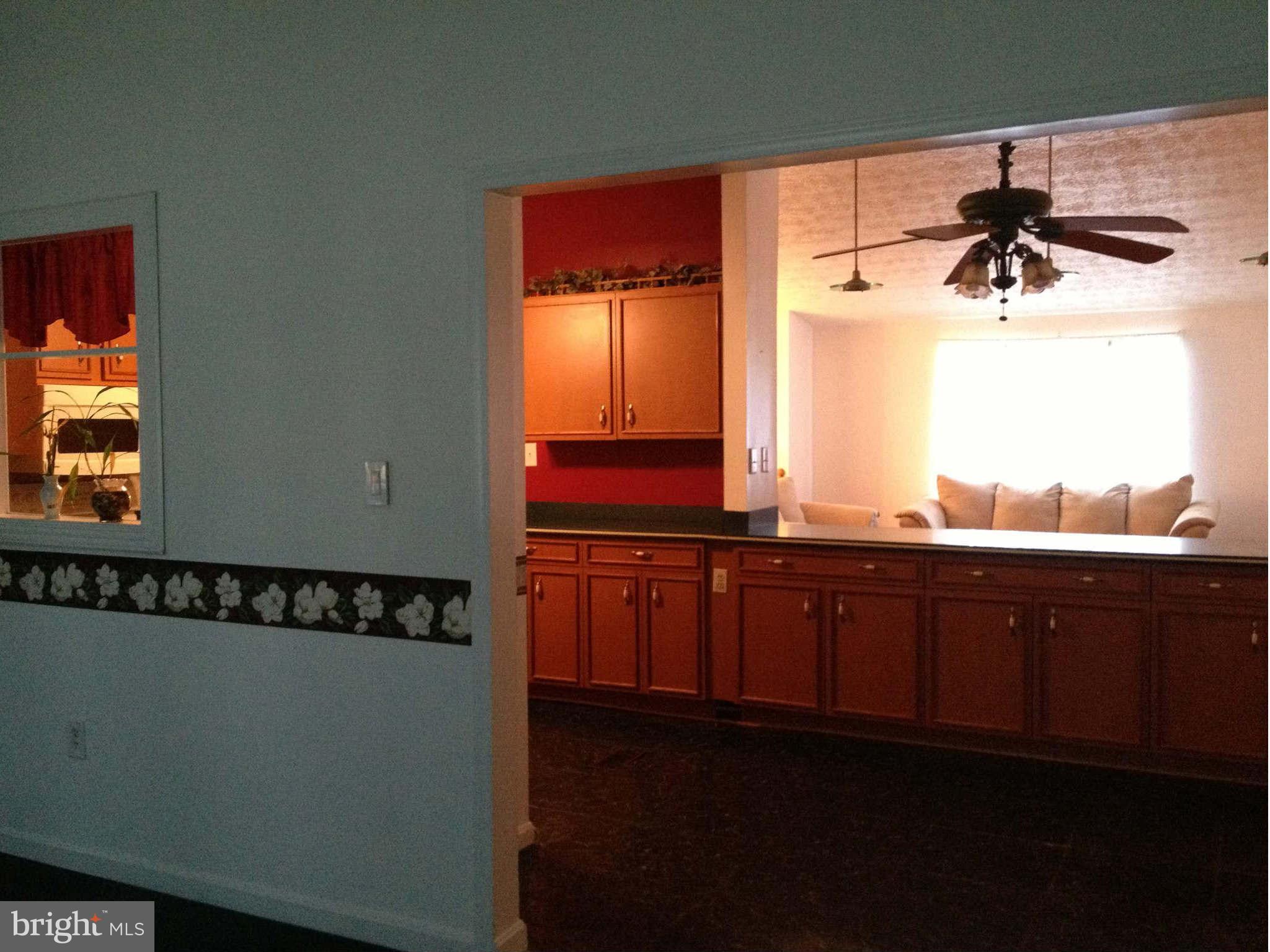 618 Fuselage Avenue Baltimore, MD 21221 - Photo 5 of 13 Interior (General)