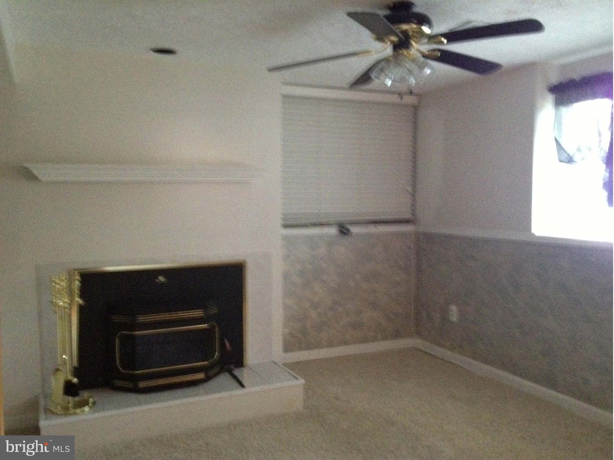 618 Fuselage Avenue Baltimore, MD 21221 - Photo 7 of 13 Family Room