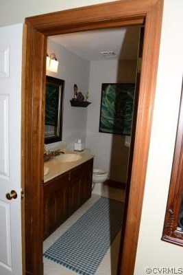 2411 Castle Hill Road Midlothian, VA 23113 - Photo 17 of 19 First floor full bath with Jacuzzi Tub