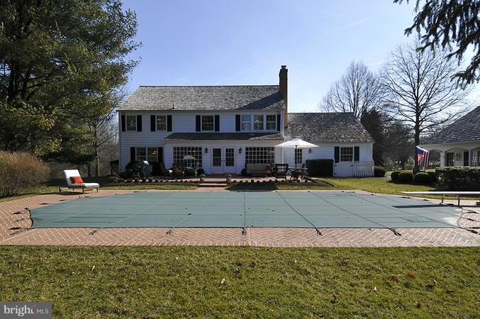 10912 Cripplegate Road Potomac, MD 20854 - Photo 11 of 21 Exterior (Rear)