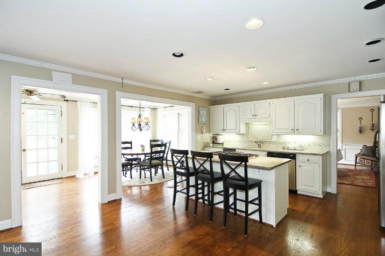 10912 Cripplegate Road Potomac, MD 20854 - Photo 13 of 21 Kitchen