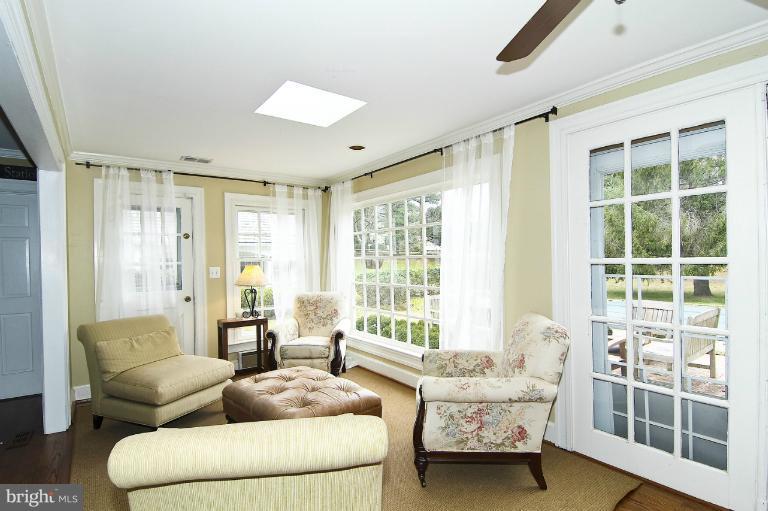 10912 Cripplegate Road Potomac, MD 20854 - Photo 3 of 21 Interior (General)