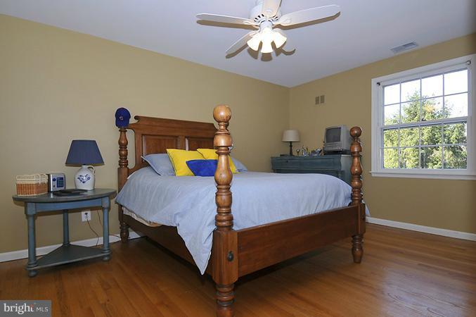 10912 Cripplegate Road Potomac, MD 20854 - Photo 4 of 21 Bedroom