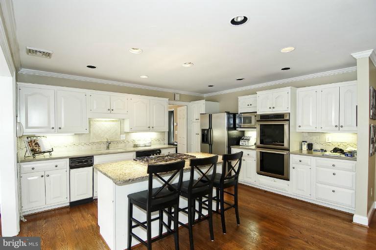 10912 Cripplegate Road Potomac, MD 20854 - Photo 7 of 21 Kitchen