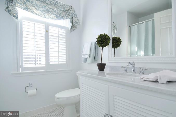 10912 Cripplegate Road Potomac, MD 20854 - Photo 10 of 21 Bath (Master)