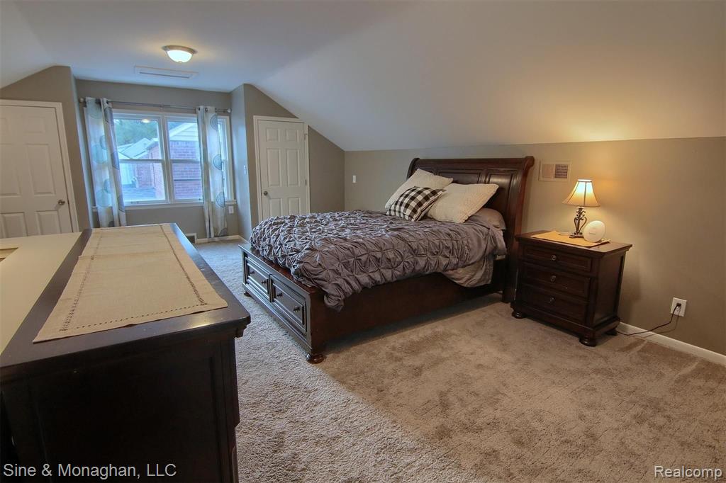 1226 Hampton Road Grosse Pointe Woods, MI 48236 - Photo 11 of 26