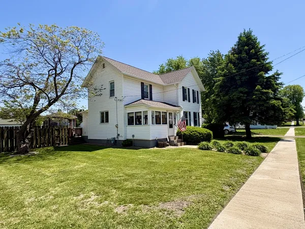 a view of a house with a yard