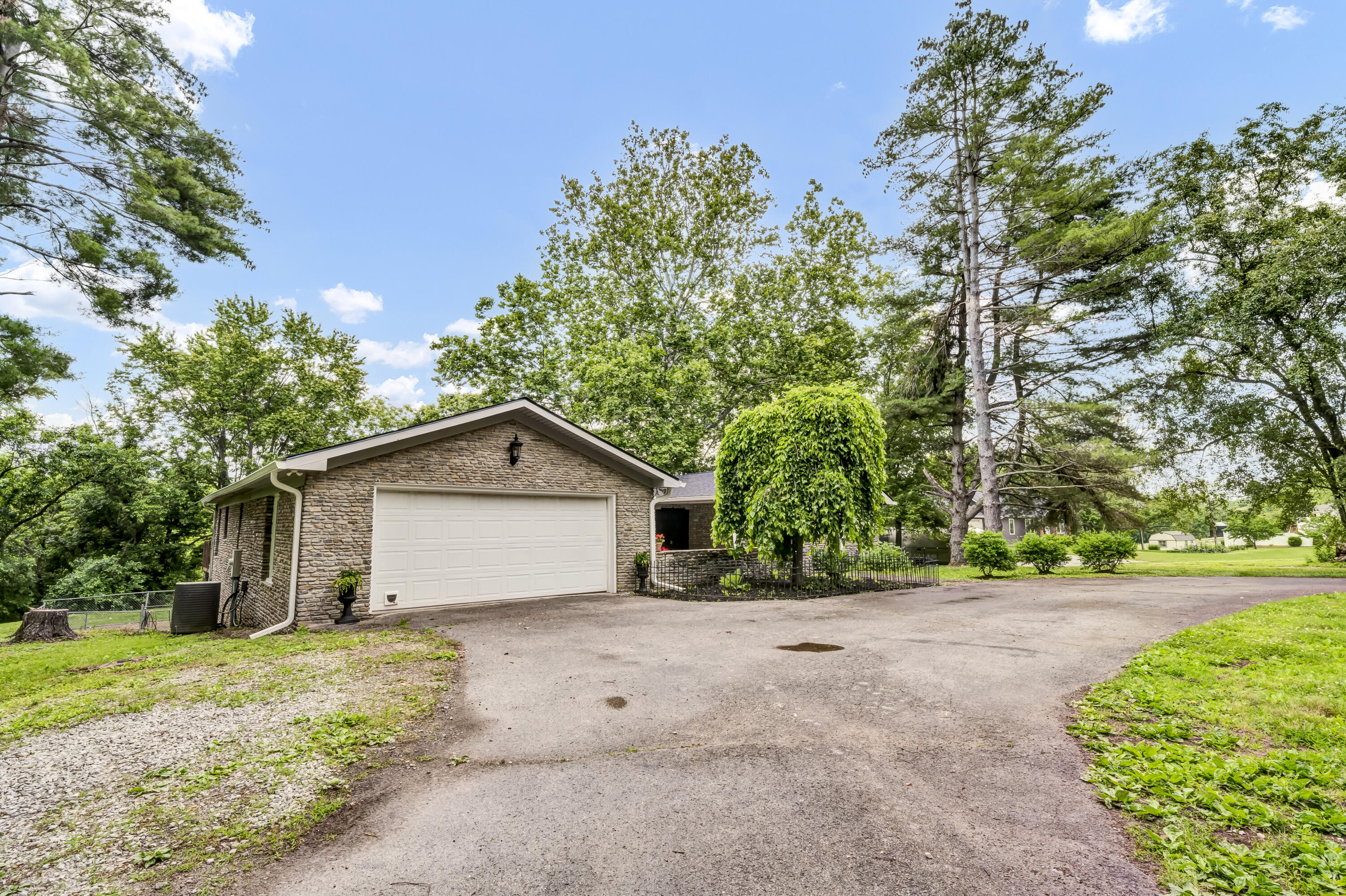 399 Stone Crest Road Winchester, KY 40391 - Photo 2 of 65 A7405423