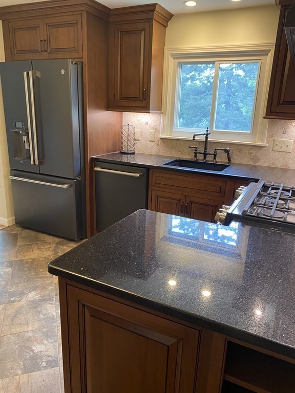 346 Kibbe Road East Longmeadow, MA 01028 - Photo 7 of 23 Gallery Image 7