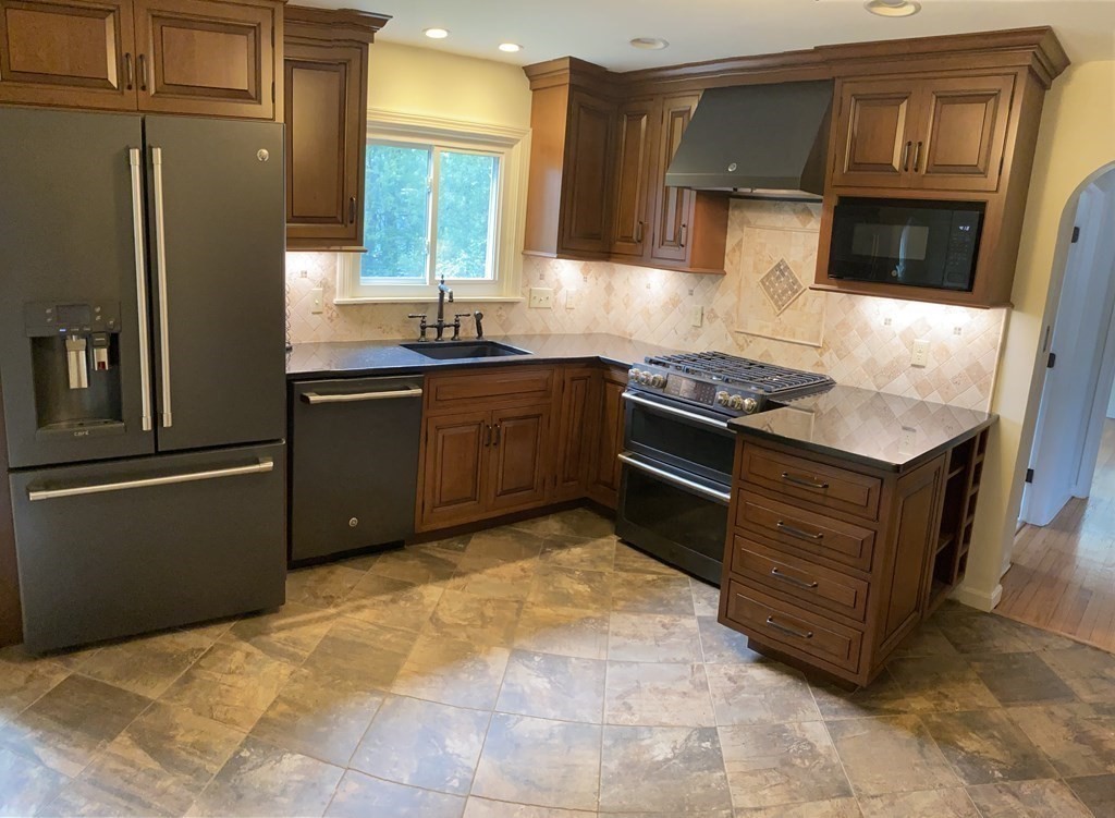 346 Kibbe Road East Longmeadow, MA 01028 - Photo 8 of 23 Gallery Image 8