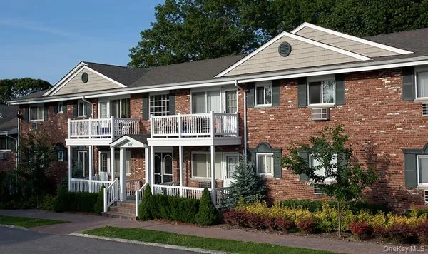 $2,650 | 433 Lincoln Boulevard, Unit 12L, Hauppauge, NY 11788