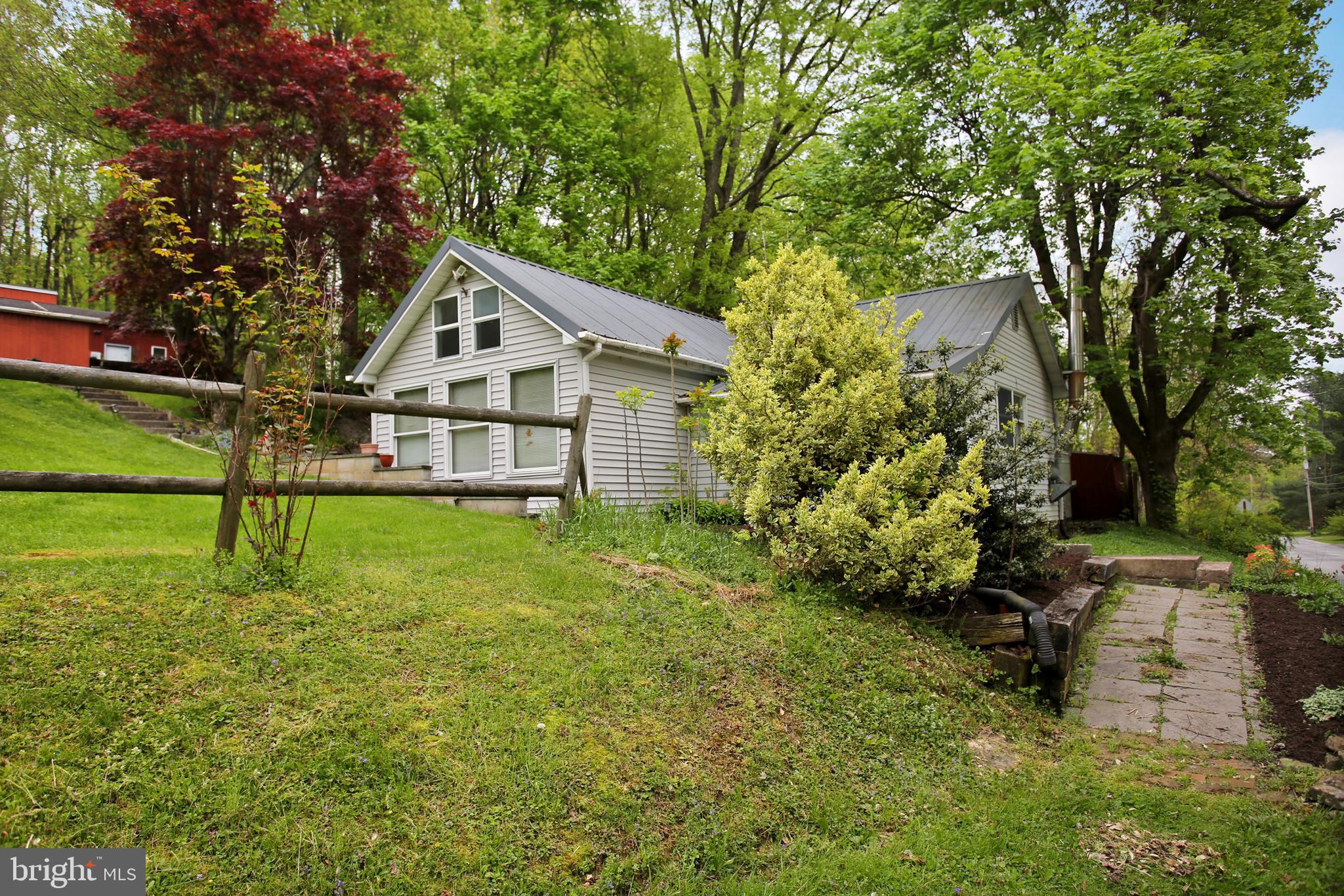 Welcome to 2459 County Line Road, York Springs