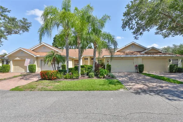 $194,900 | 2411 New Haven Circle, Unit 70, Sun City Center, FL 33573