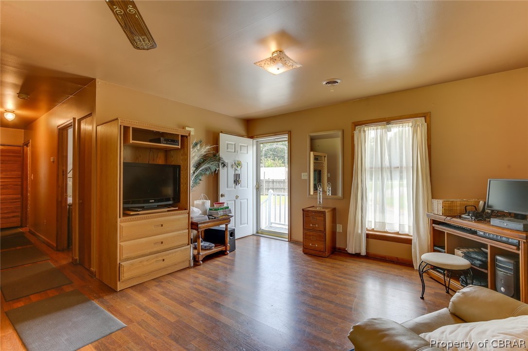 9406 Dutton Road North, VA 23128 - Photo 6 of 22 Gallery Image 6