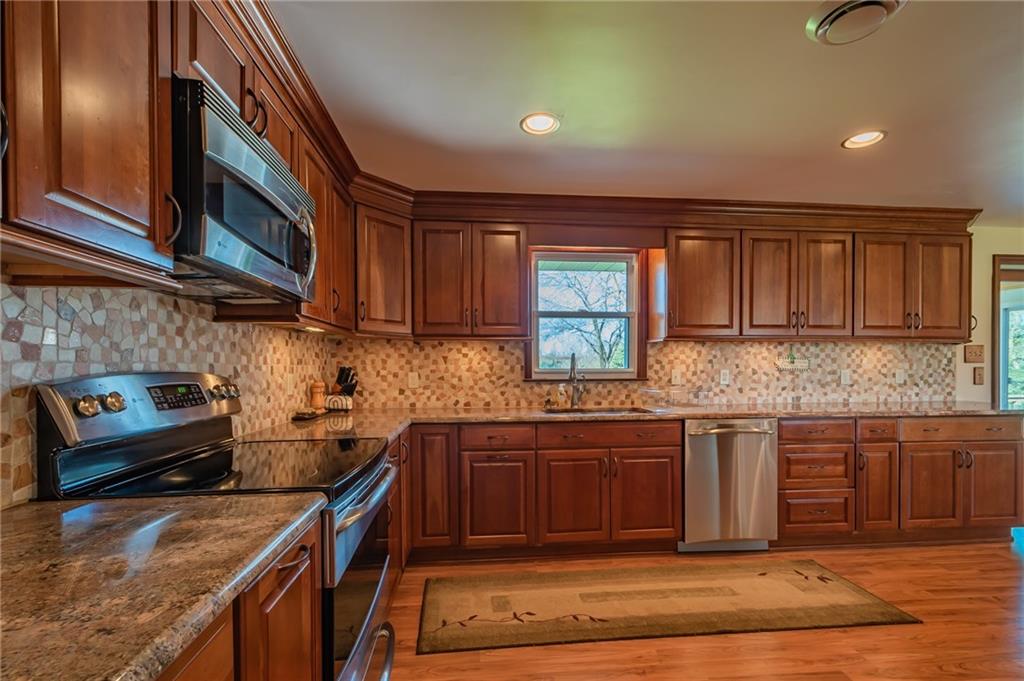 539 Brigich Road Canonsburg, PA 15317 - Photo 4 of 25 Gallery Image 4