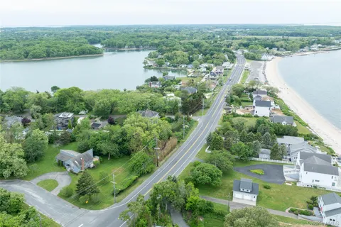 $1,150,000 | 100 Bayberry Lane, Southold, NY 11971