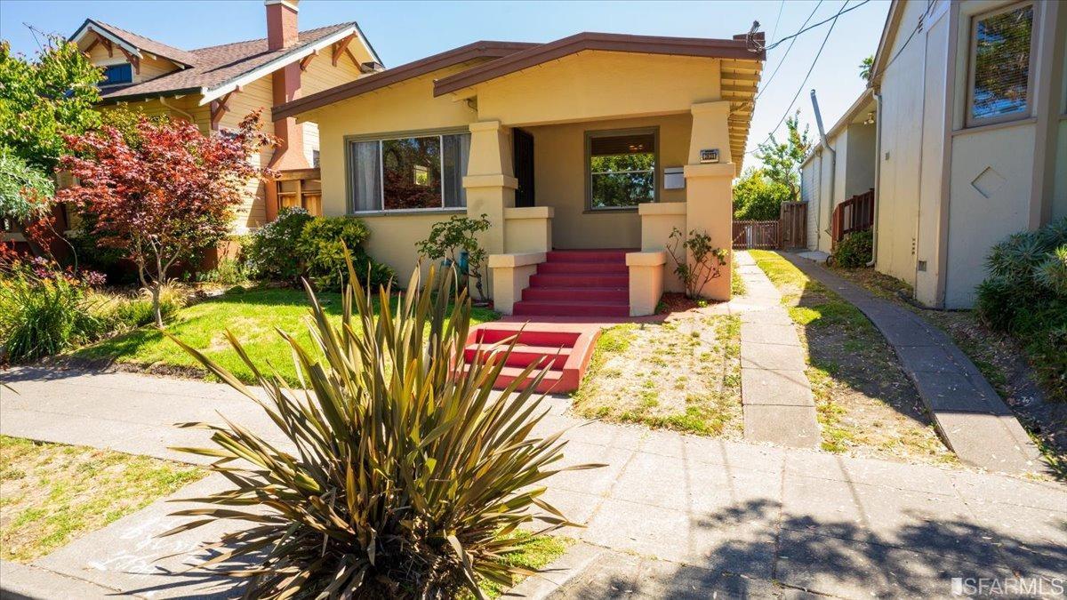2823 Park Street Berkeley, CA 94702 - Photo 1 of 16 a view of a house with backyard
