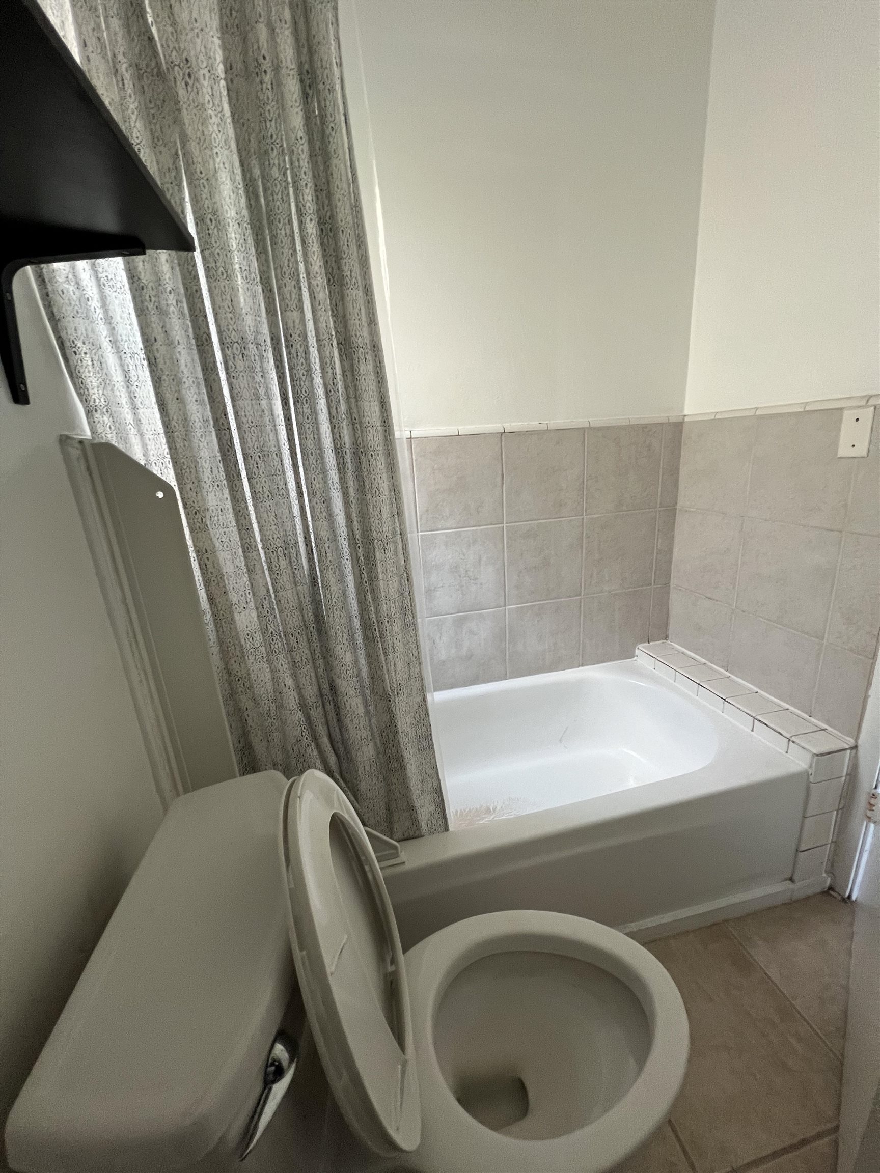 3244 Ellis Street, Unit B Berkeley, CA 94703 - Photo 4 of 4 a bathroom with a sink and bathtub