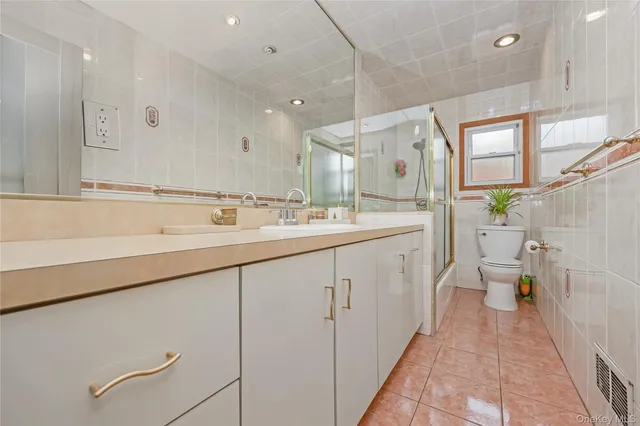 $1,499,000 | 71-15 167th Street | Hillcrest