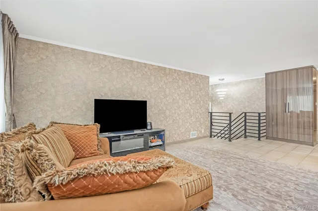 $1,499,000 | 71-15 167th Street | Hillcrest