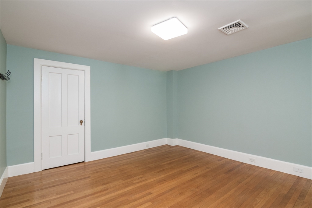 21 Lyman Road, Unit B Northampton, MA 01060 - Photo 15 of 24