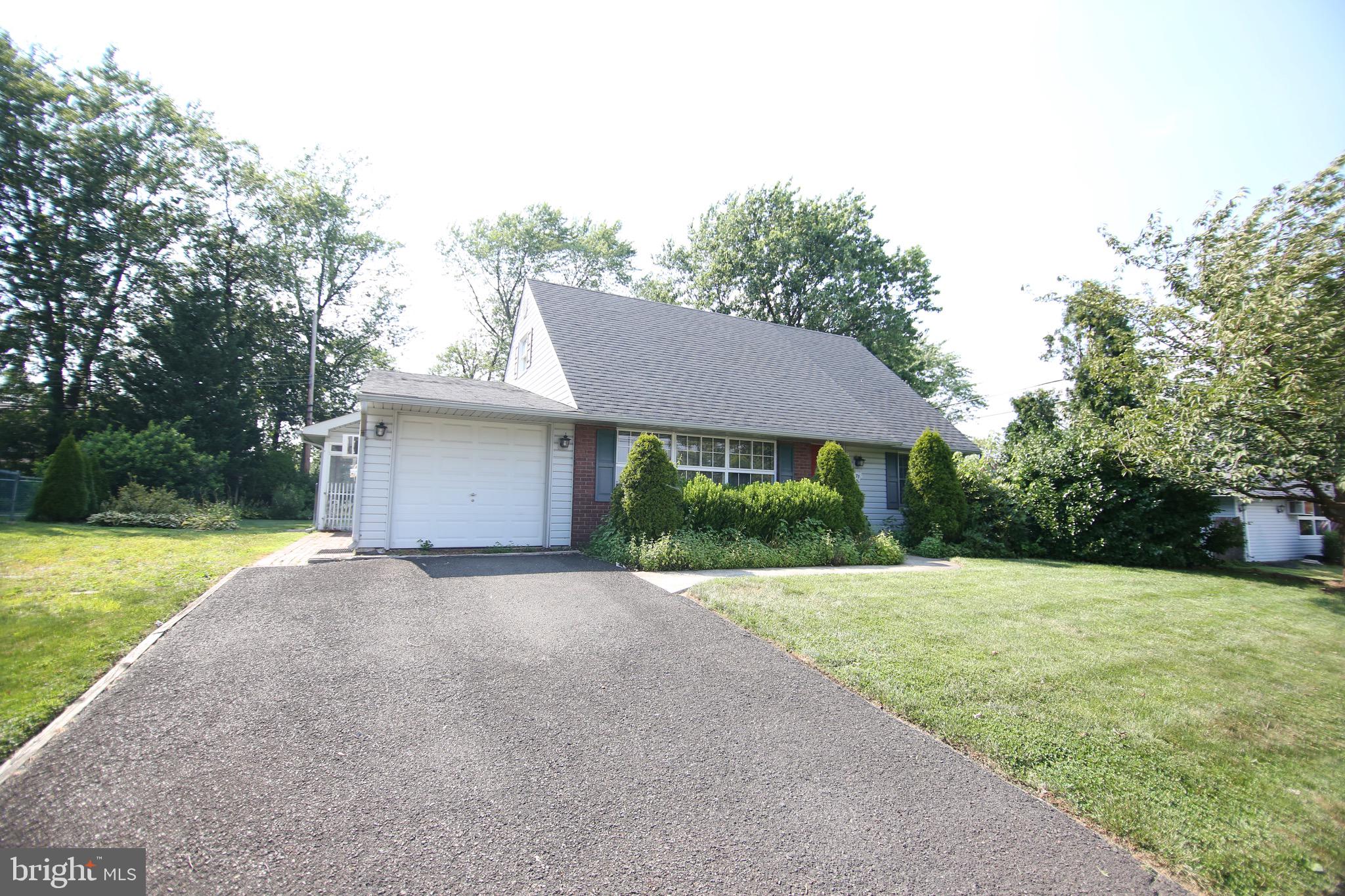 79 Canyon Road Levittown, PA 19057 - Photo 2 of 18 Gallery Image 2
