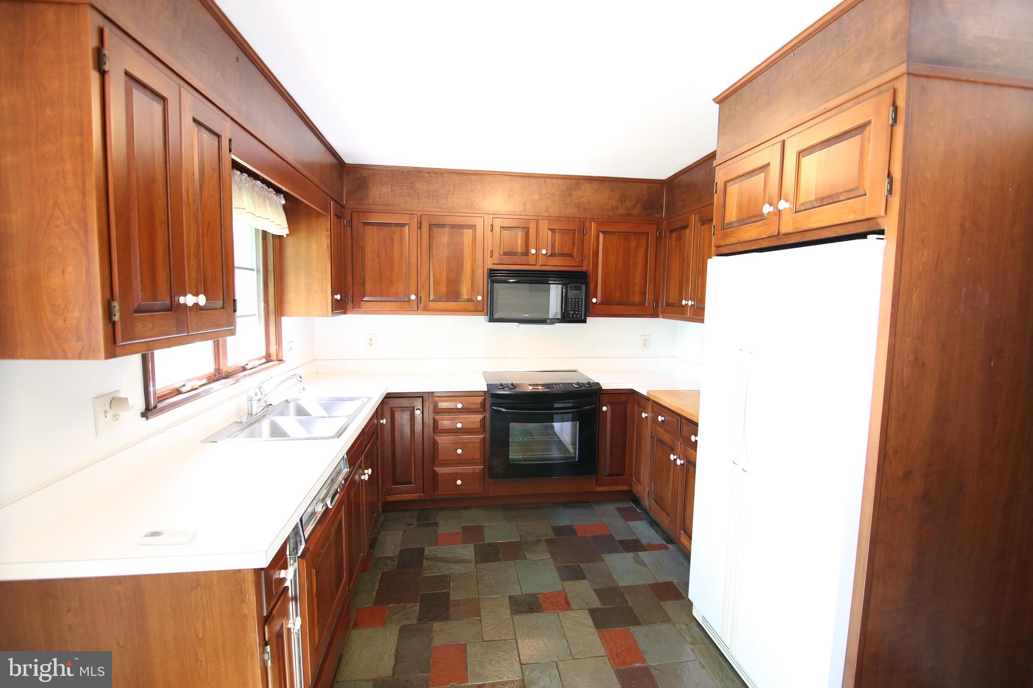 79 Canyon Road Levittown, PA 19057 - Photo 3 of 18 Gallery Image 3