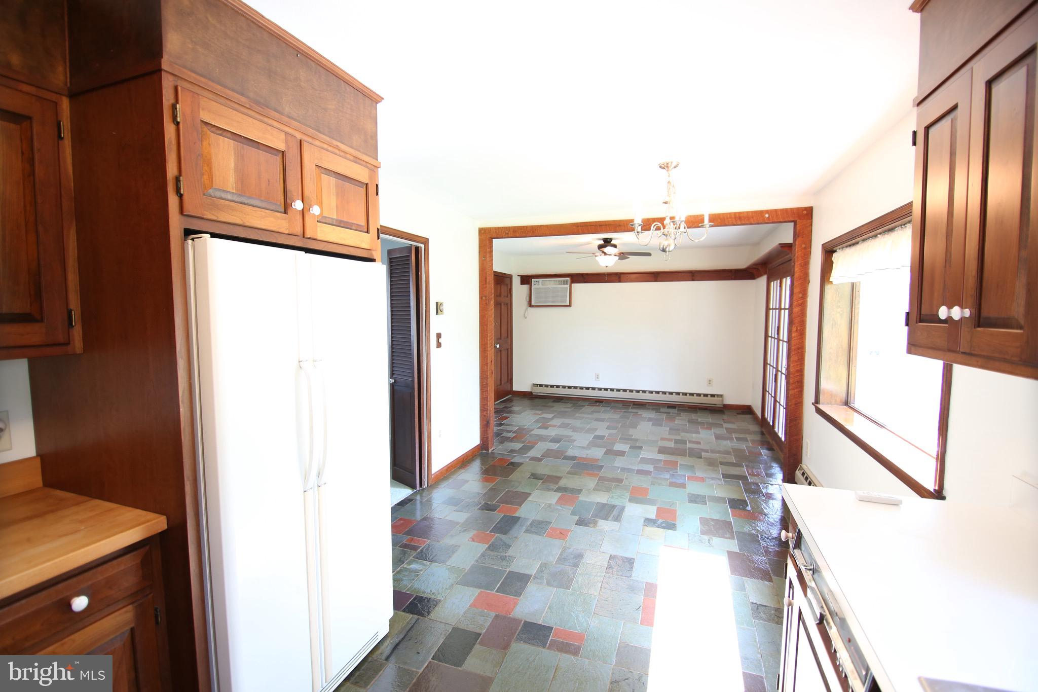 79 Canyon Road Levittown, PA 19057 - Photo 4 of 18 Gallery Image 4