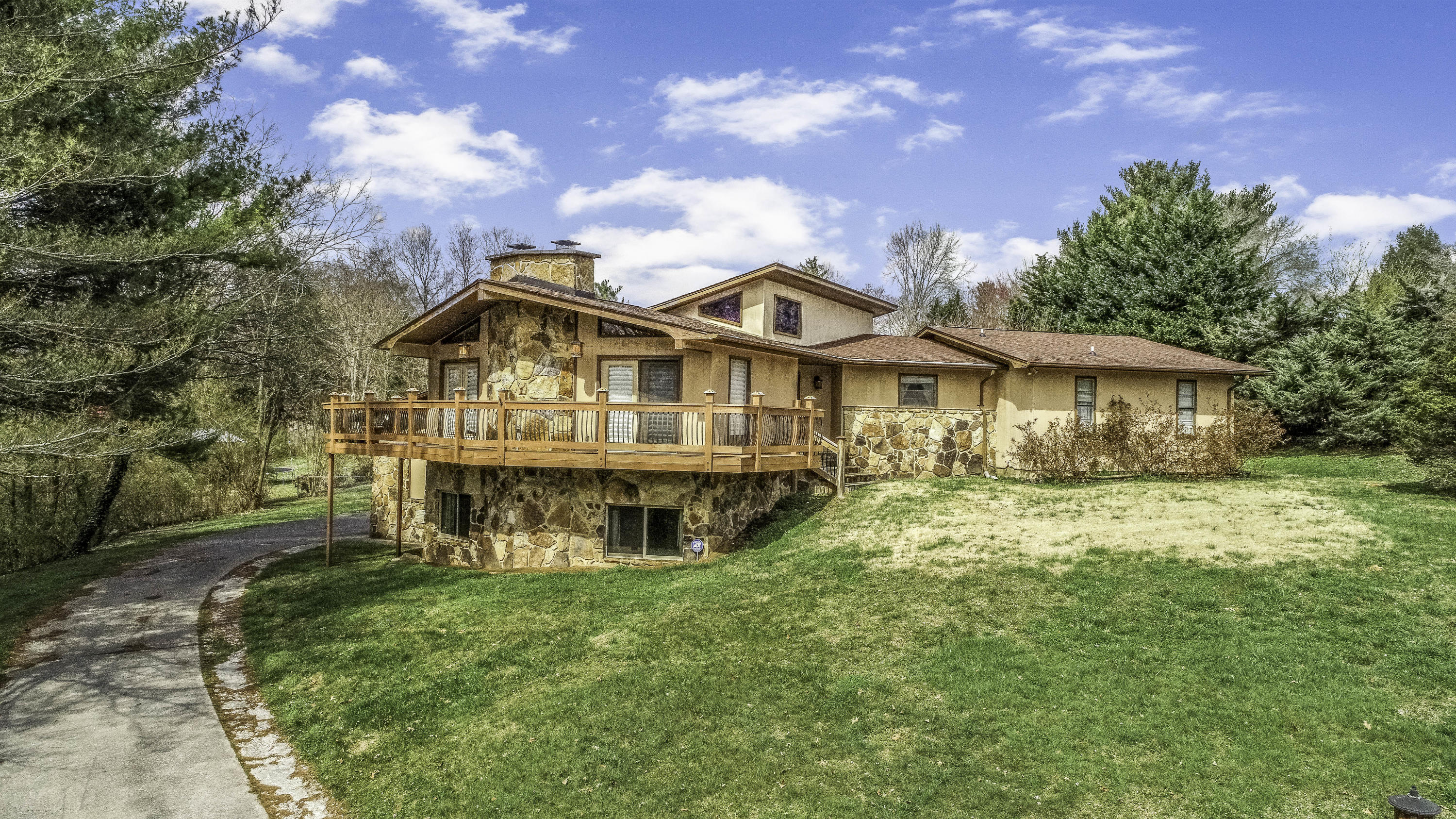 309 Orchard Knob Road Clinton, TN 37716 - Photo 1 of 39 1