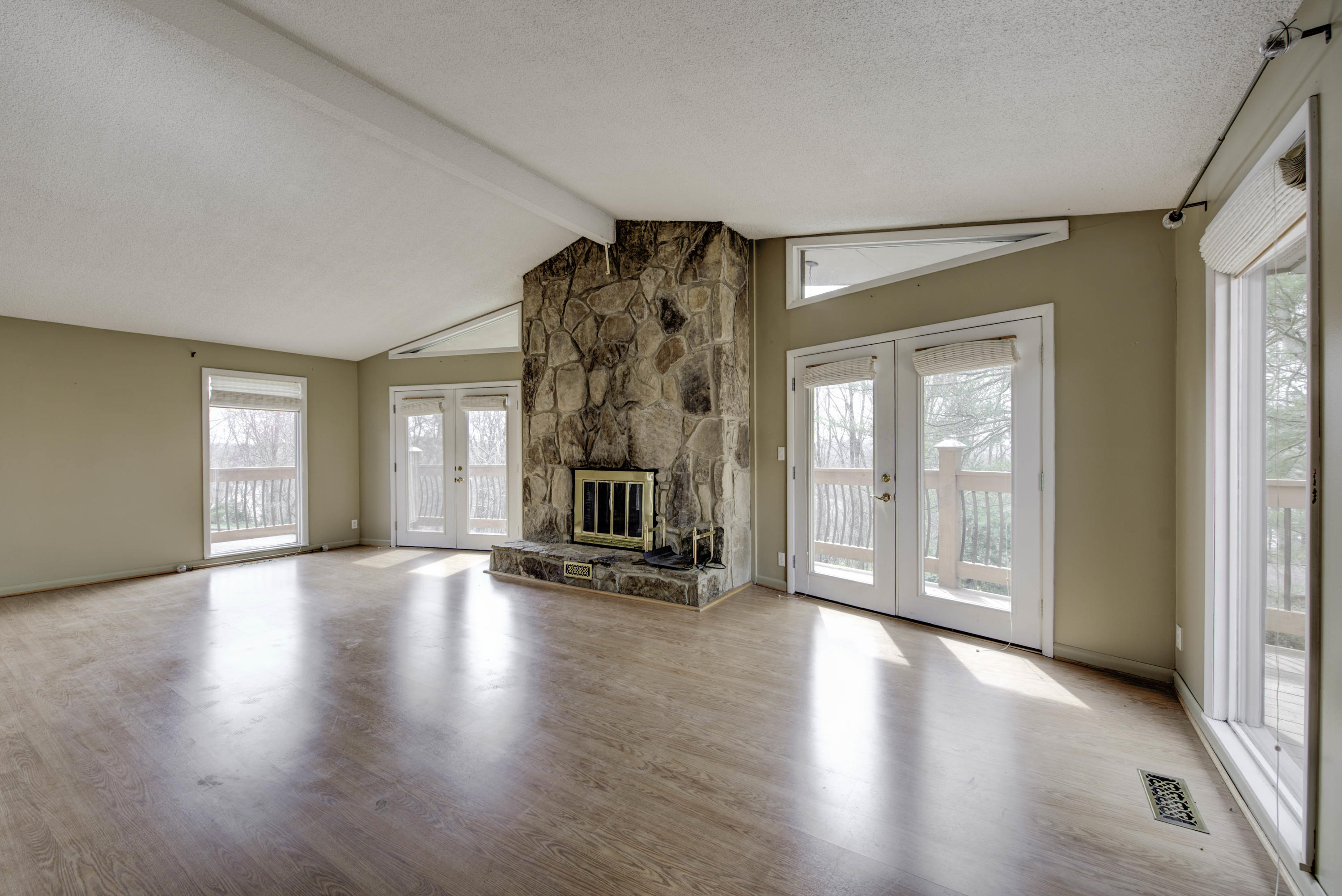 309 Orchard Knob Road Clinton, TN 37716 - Photo 4 of 39 4