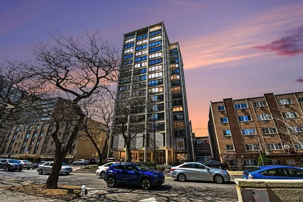 $199,900 | 5740 North Sheridan Road, Unit 8D, Chicago, IL 60660