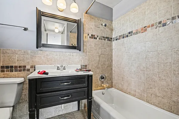 $199,900 | 5740 North Sheridan Road, Unit 8D, Chicago, IL 60660