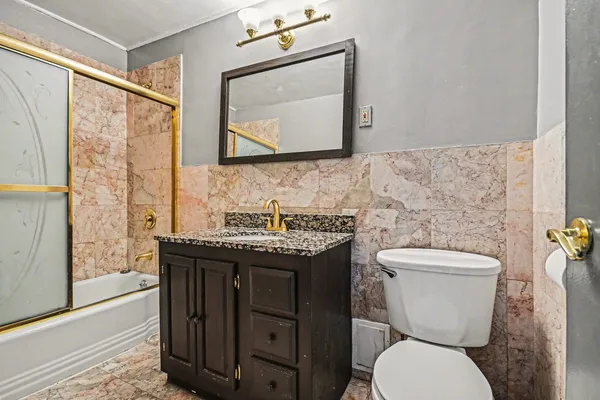 $199,900 | 5740 North Sheridan Road, Unit 8D, Chicago, IL 60660