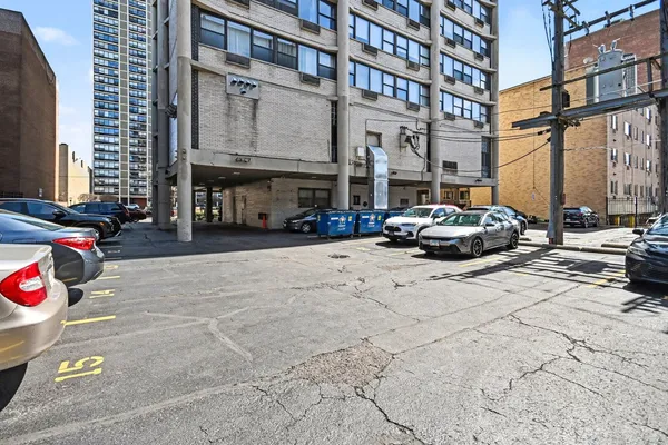 $199,900 | 5740 North Sheridan Road, Unit 8D, Chicago, IL 60660