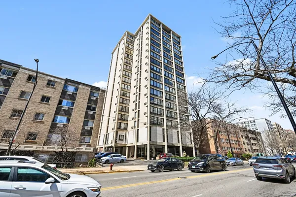 $199,900 | 5740 North Sheridan Road, Unit 8D, Chicago, IL 60660