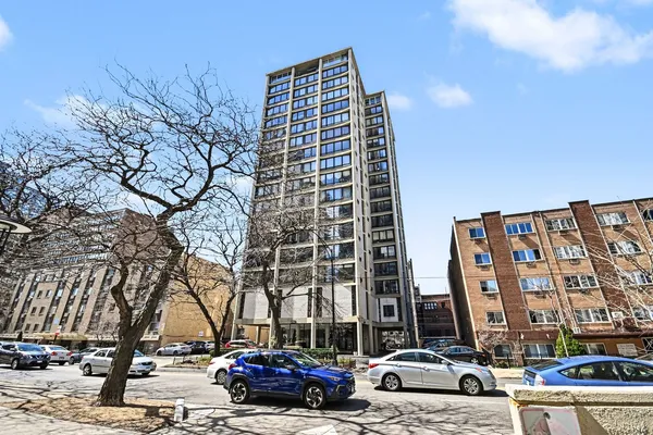 $199,900 | 5740 North Sheridan Road, Unit 8D, Chicago, IL 60660