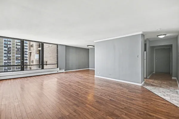 $199,900 | 5740 North Sheridan Road, Unit 8D, Chicago, IL 60660