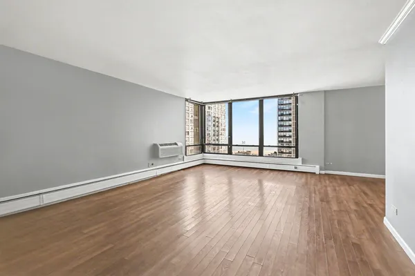 $199,900 | 5740 North Sheridan Road, Unit 8D, Chicago, IL 60660