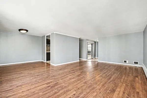 $199,900 | 5740 North Sheridan Road, Unit 8D, Chicago, IL 60660