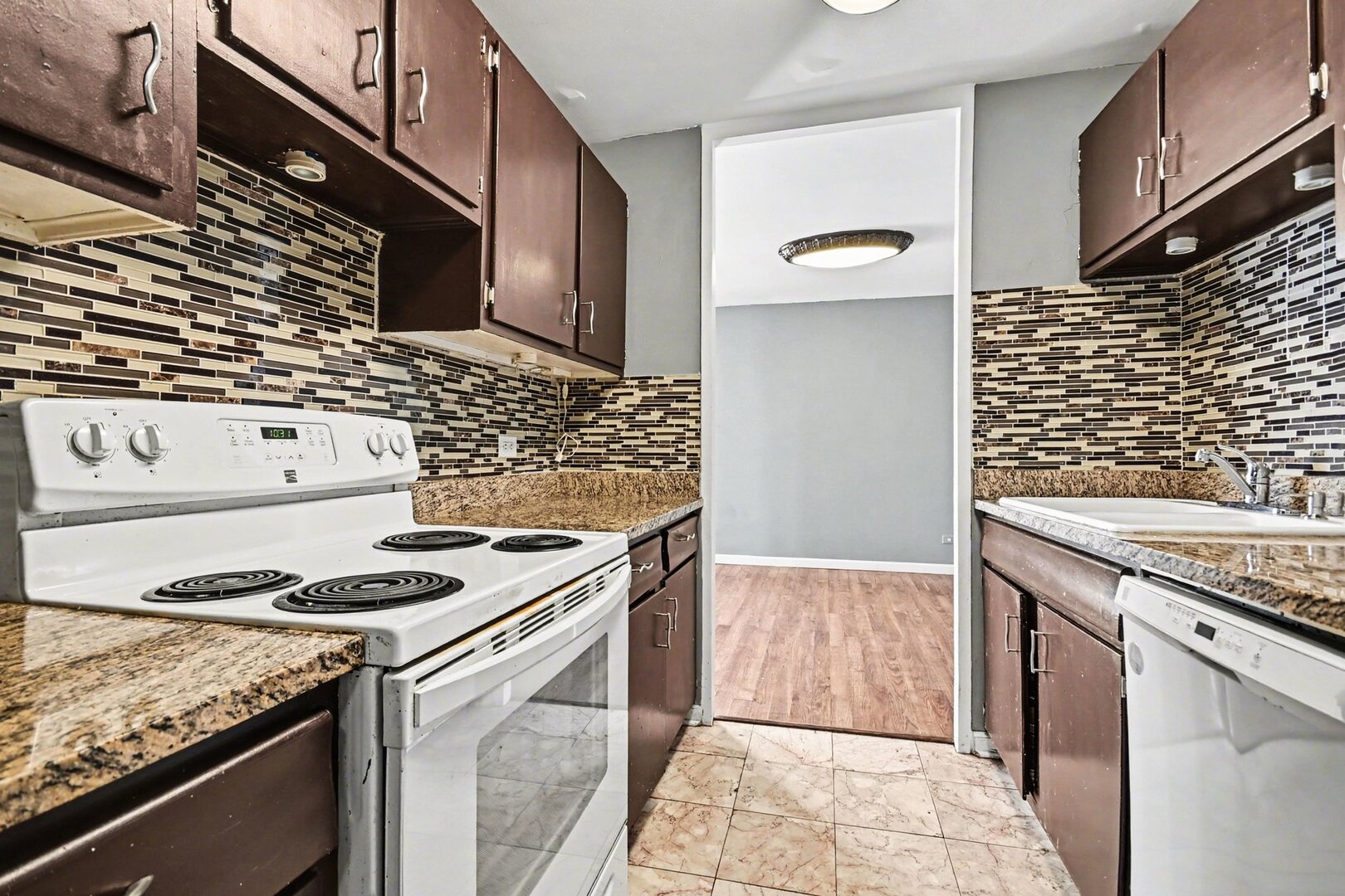 5740 North Sheridan Road, Unit 8D Chicago, IL 60660 - Photo 6 of 27